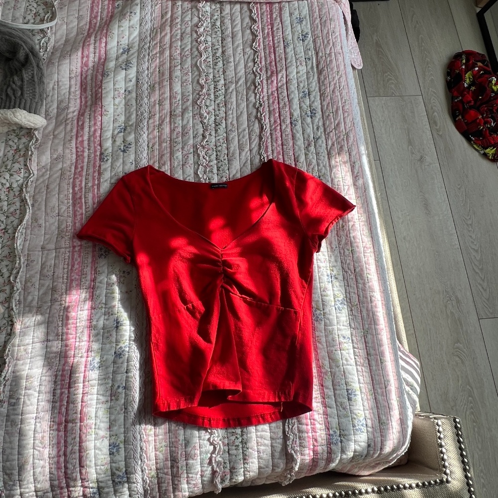 Brandy Melville red gina crop